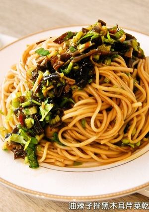 油辣子拌黑木耳芹菜乾麵.柯媽媽の植物燕窩-レシピのメイン写真