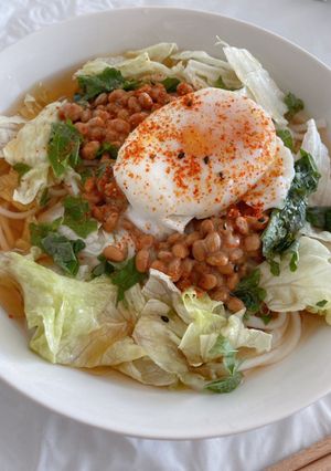 ごま油香る 納豆レタスうどん〜温玉添え〜-レシピのメイン写真