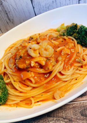 フライパンでシーフードとトマトのパスタ-レシピのメイン写真