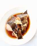 臭みなく柔らかな【子持ち赤カレイの煮付け