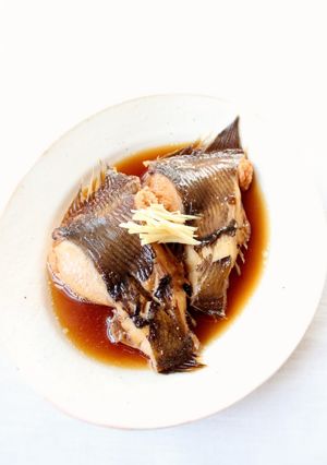 臭みなく柔らかな【子持ち赤カレイの煮付け-レシピのメイン写真
