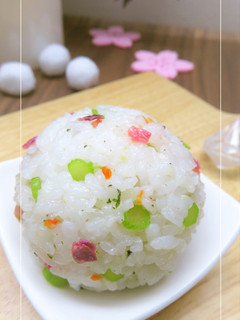 おむすびの素+春菊の茎*おむすび-レシピのメイン写真