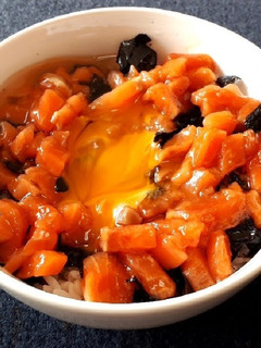 ユッケ風海苔サーモン丼-レシピのメイン写真