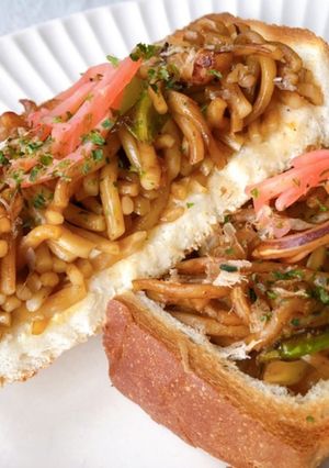 簡単♪やきそばパン！冷凍作りおきトースト-レシピのメイン写真