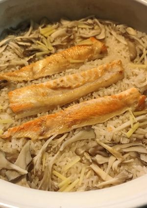 鮭ハラスと舞茸の土鍋ごはん-レシピのメイン写真