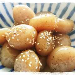 รูปของ 味が染み込む生芋玉こんにゃくの煮物