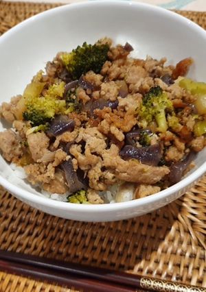 すき焼き風ブロッコリーとミンチの丼ぶり-レシピのメイン写真