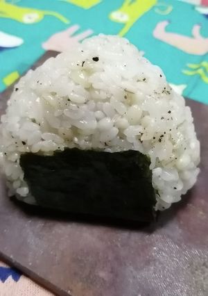 ソーセージINピリッ☆おにぎり-レシピのメイン写真