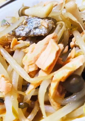 シメジとモヤシと鮭の醤油炒め-レシピのメイン写真