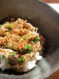ガツン!と にんにくニラもやし丼-レシピのメイン写真