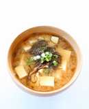 簡単シンプルな【もずくと豆腐のお味噌汁】