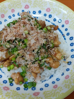 ゴボウと鶏肉の甘辛ぶっかけめし-レシピのメイン写真