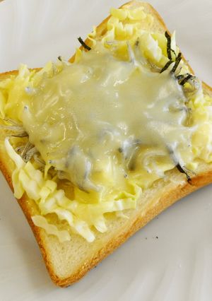 キャベツとしらすのチーズトースト-レシピのメイン写真