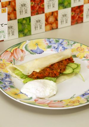 タコス風サンド〜ポーチドエッグを添えて〜-レシピのメイン写真