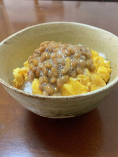 忙しい朝も5分!ごま油香る納豆カニ卵丼-レシピのメイン写真