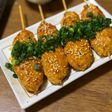 照り焼き鳥軟骨つくね(卵黄ソース付き)