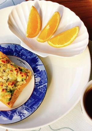 チーズとアボカドのトースト簡単パン料理-レシピのメイン写真