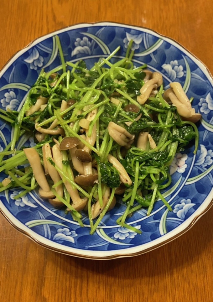 豆苗としめじの醤油炒め-レシピのメイン写真
