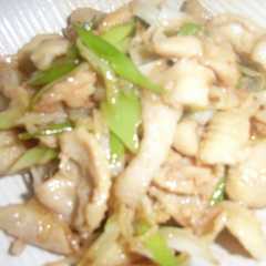 รูปของ 簡単☆長ネギと鳥皮の炒め物