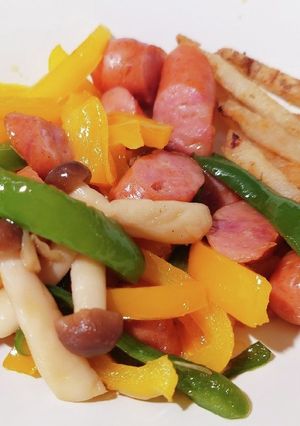 簡単!余り野菜とウインナーの適当炒め-レシピのメイン写真