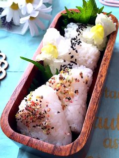 如月10 俵おにぎりとミニおにぎり-レシピのメイン写真