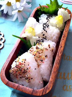 如月10 俵おにぎりとミニおにぎり-レシピのメイン写真