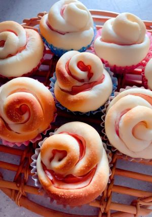 バターロール生地で薔薇のハムチーズパン-レシピのメイン写真