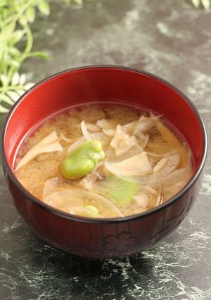 簡単!そら豆と舞茸のお味噌汁☆生姜風味-レシピのメイン写真