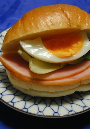 ネオバターロールのロースハムサンド-レシピのメイン写真