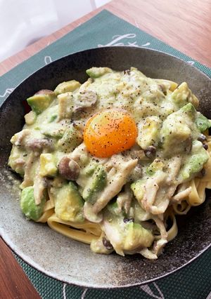 アボガドとシメジのホワイトソースパスタ-レシピのメイン写真