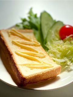 ズボラなトースト マヨネーズかけただけ-レシピのメイン写真