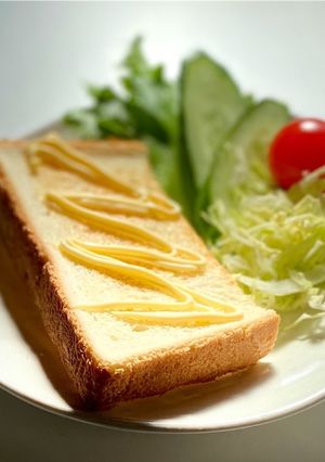 ズボラなトースト　マヨネーズかけただけ-レシピのメイン写真