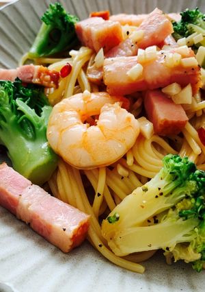 エビとベーコンとブロッコリーのパスタ-レシピのメイン写真