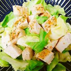 รูปของ 簡単！鶏むね肉の低糖質ごろごろサラダ