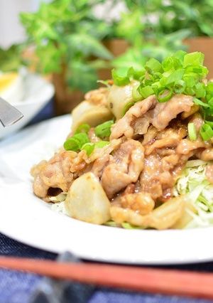 ご飯が進む♬豚こま肉と里芋のガリバタ炒め-レシピのメイン写真