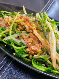 手軽♪豆苗モヤシのサンバルブラチャン炒め-レシピのメイン写真