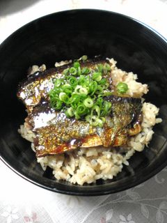 蒲焼きのせ♪ウマウマさんまご飯-レシピのメイン写真