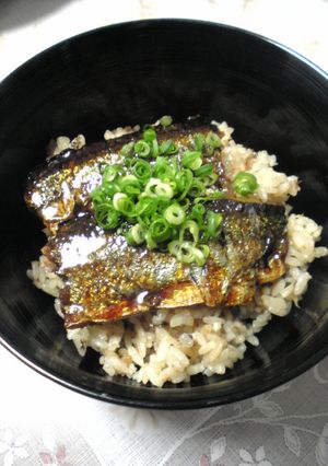 蒲焼きのせ♪ウマウマさんまご飯-レシピのメイン写真