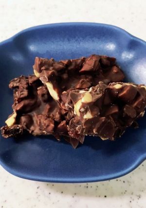 ナッツとドライフルーツのチョコレートバー-レシピのメイン写真