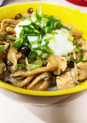 キノコモリモリ！温玉豚キノコ丼！-レシピのメイン写真