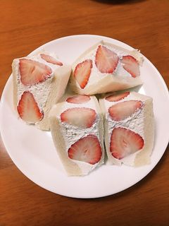 フルーツサンド イチゴ-レシピのメイン写真