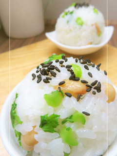 大根の葉っぱ&春菊軸と蒸し大豆のおむすび-レシピのメイン写真