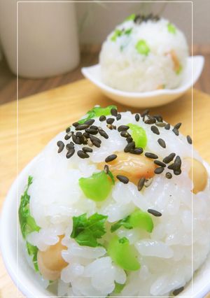 大根の葉っぱ＆春菊軸と蒸し大豆のおむすび-レシピのメイン写真