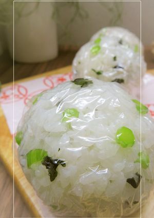 春菊軸とわかめのおむすび-レシピのメイン写真