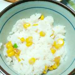 รูปของ コーン入りバターごはん♡