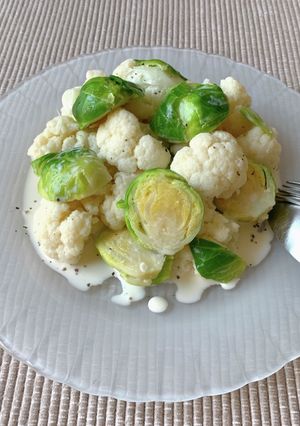 芽キャベツとカリフラワーのサラダ-レシピのメイン写真