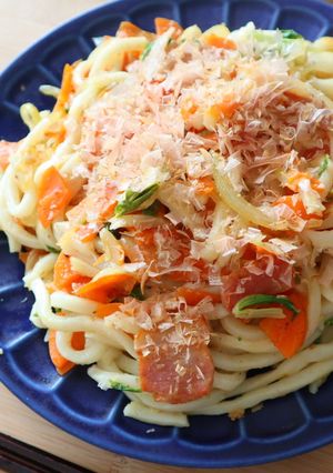 セロリの葉とベーコンの焼うどん-レシピのメイン写真