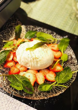 ブッラータチーズ☆いちごのサラダ-レシピのメイン写真