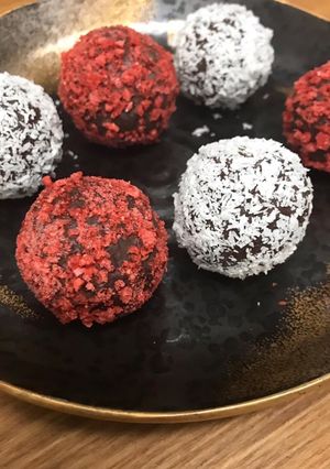 簡単☆トリュフチョコ/苺とココナッツ-レシピのメイン写真
