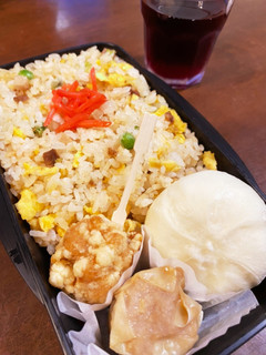 炒飯弁当 肉まん 鶏唐揚げ 焼売-レシピのメイン写真